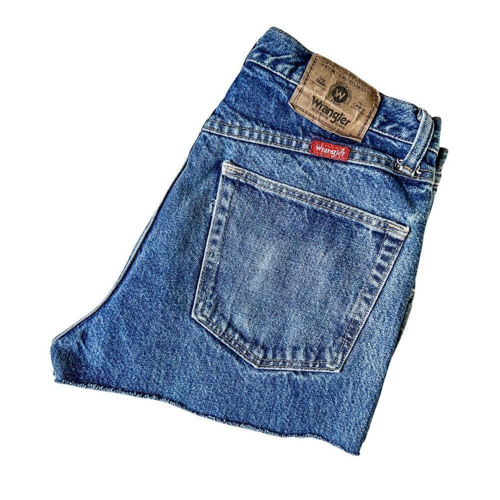 Vintage-style Wrangler Rigid Denim High Waisted Frayed Jean Shorts